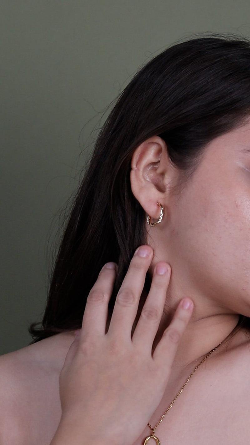 💫 Ellara Twisted Gold Mini Hoops