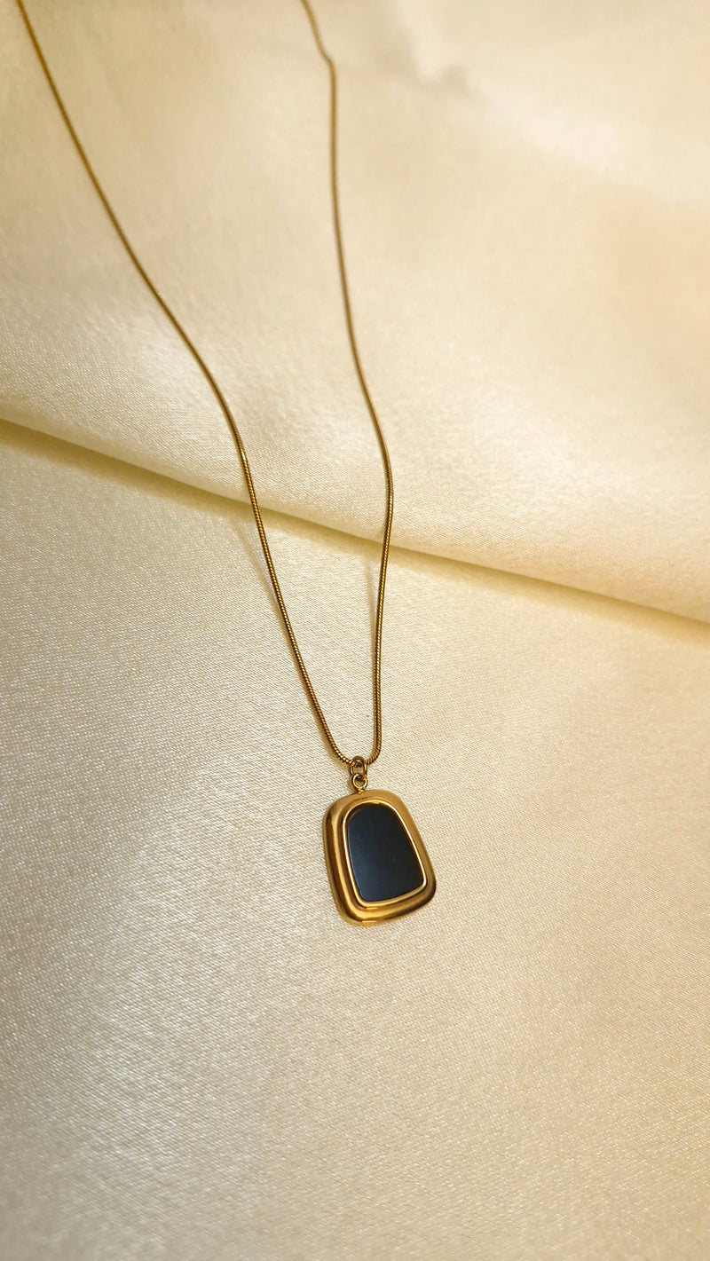 🖤 Classic Black Pendant Necklace