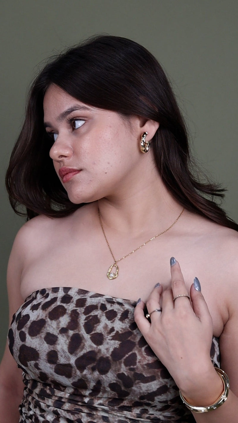 β¨ Twisted Gold Hoops β Luxe Imitation Finish π