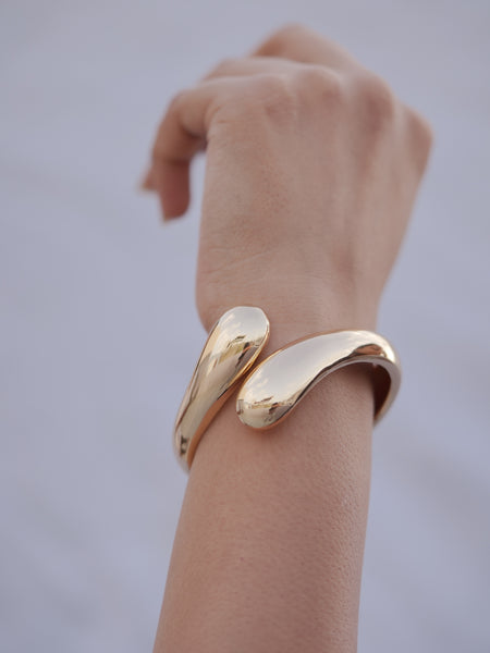 ✨Liquid Gold Drop Bracelet ✨