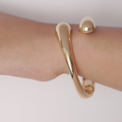 ✨ Ellara Flow Curve Bracelet