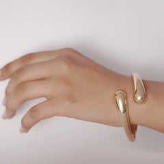 ✨ Ellara Flow Curve Bracelet