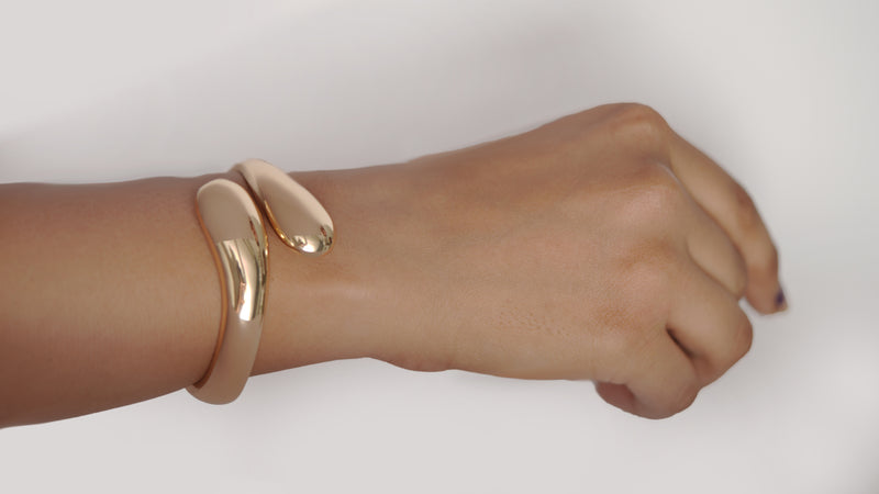 ✨Liquid Gold Drop Bracelet ✨