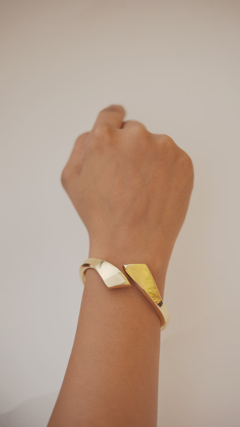 💥 Ellara Sharp Luxe Bracelet