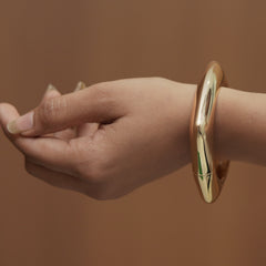 ✨ Ellara “Edge Curve” Bracelet