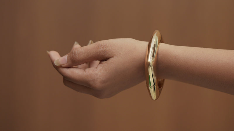 ✨ Ellara “Edge Curve” Bracelet