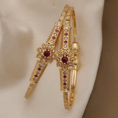 Shanaya Floral Kada💮