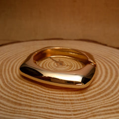 ✨ Ellara “Edge Curve” Bracelet