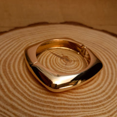 ✨ Ellara “Edge Curve” Bracelet