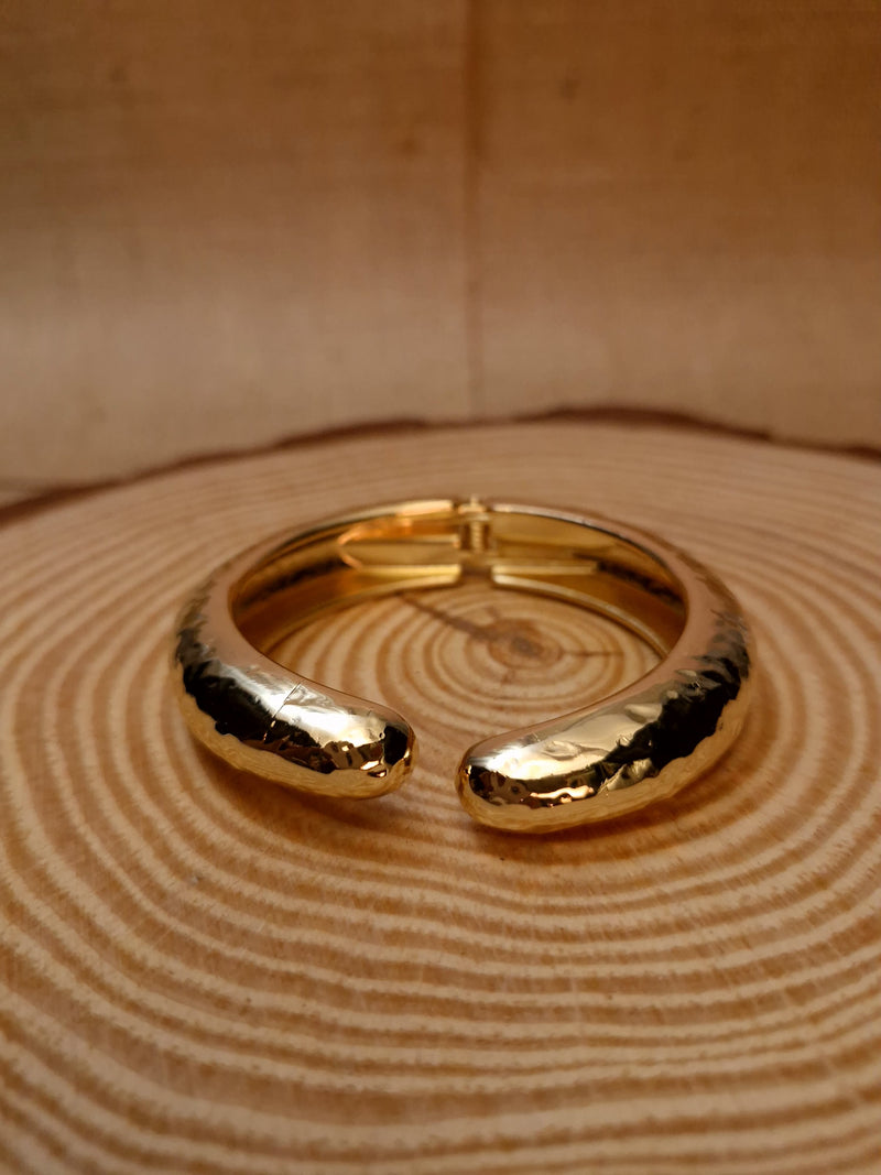 ✨The Aurora Bold Hammered Bracelet ✨