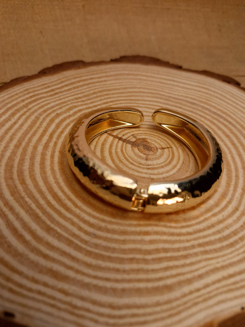 ✨The Aurora Bold Hammered Bracelet ✨