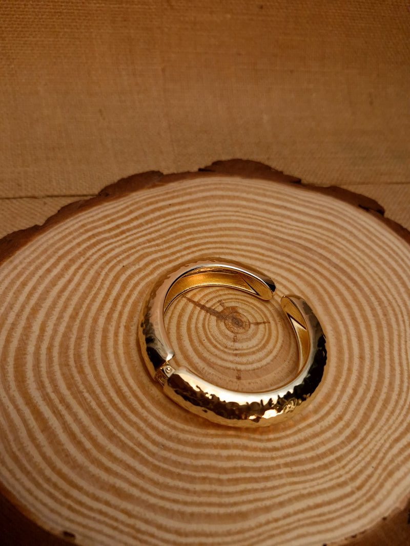 ✨The Aurora Bold Hammered Bracelet ✨