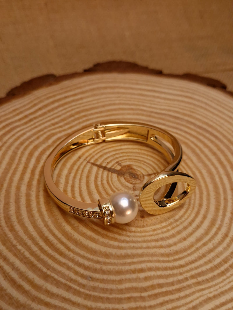 ✨Ellara Luxe Pearl Embrace Bracelet