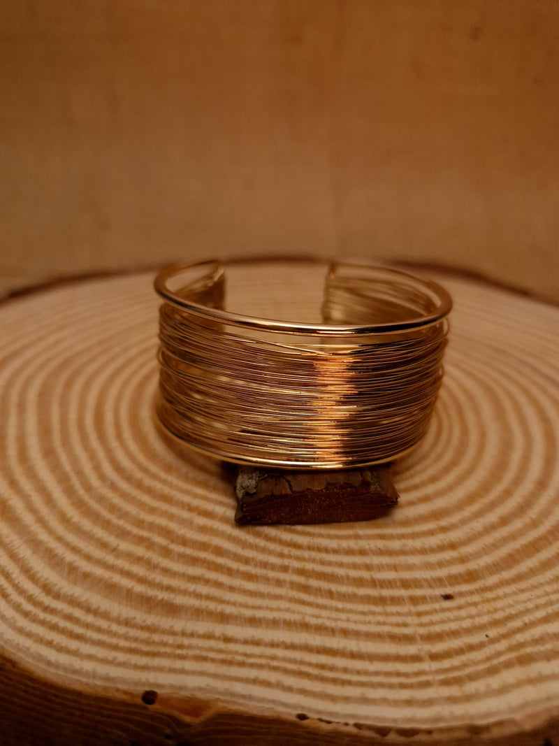 Luxe Harmony Wire Cuff Bracelet ๐