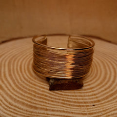 Luxe Harmony Wire Cuff Bracelet ๐
