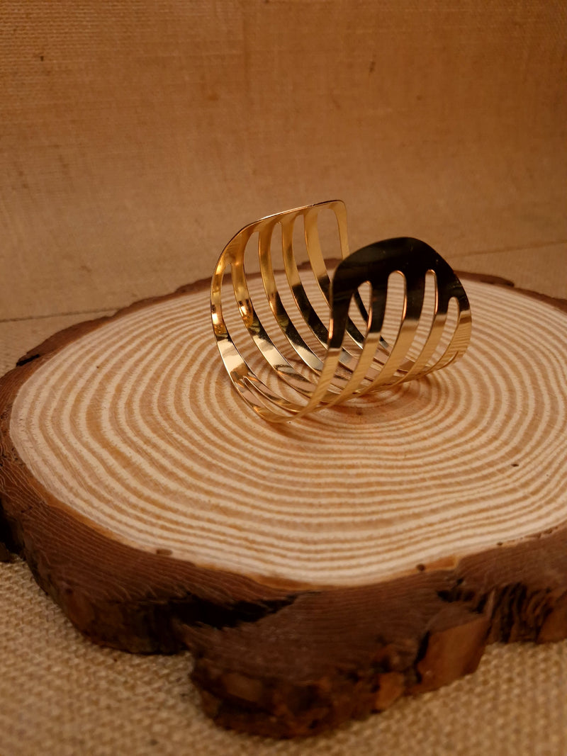 Golden Radiance Spiral Bracelet ✨