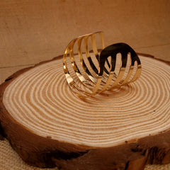 Golden Radiance Spiral Bracelet ✨