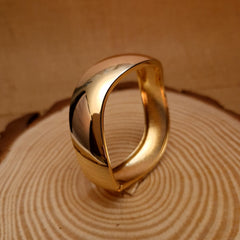 Bold Curve Gold Bracelet ✨