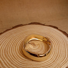 Bold Curve Gold Bracelet ✨