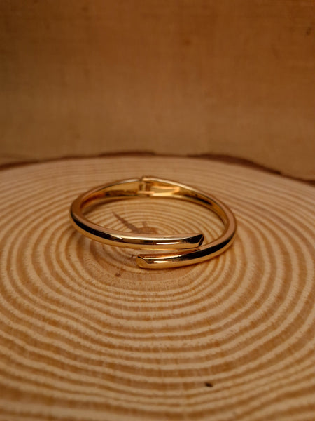 ✨ Twist of Elegance Bracelet ✨