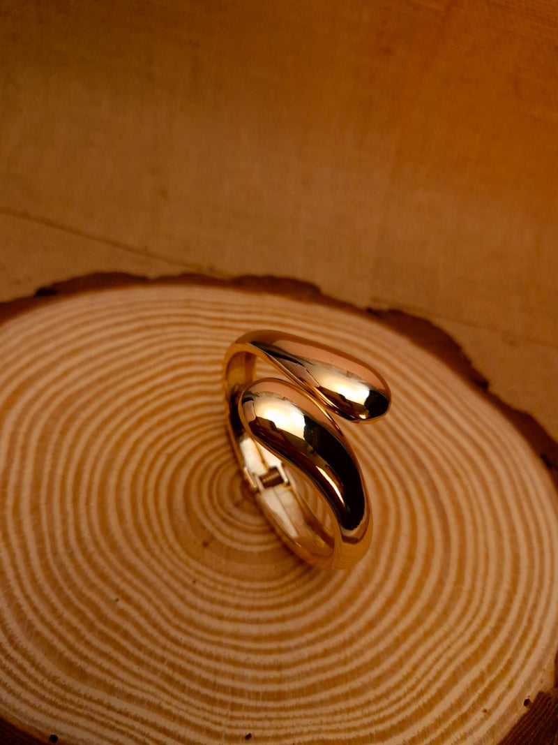 ✨Liquid Gold Drop Bracelet ✨