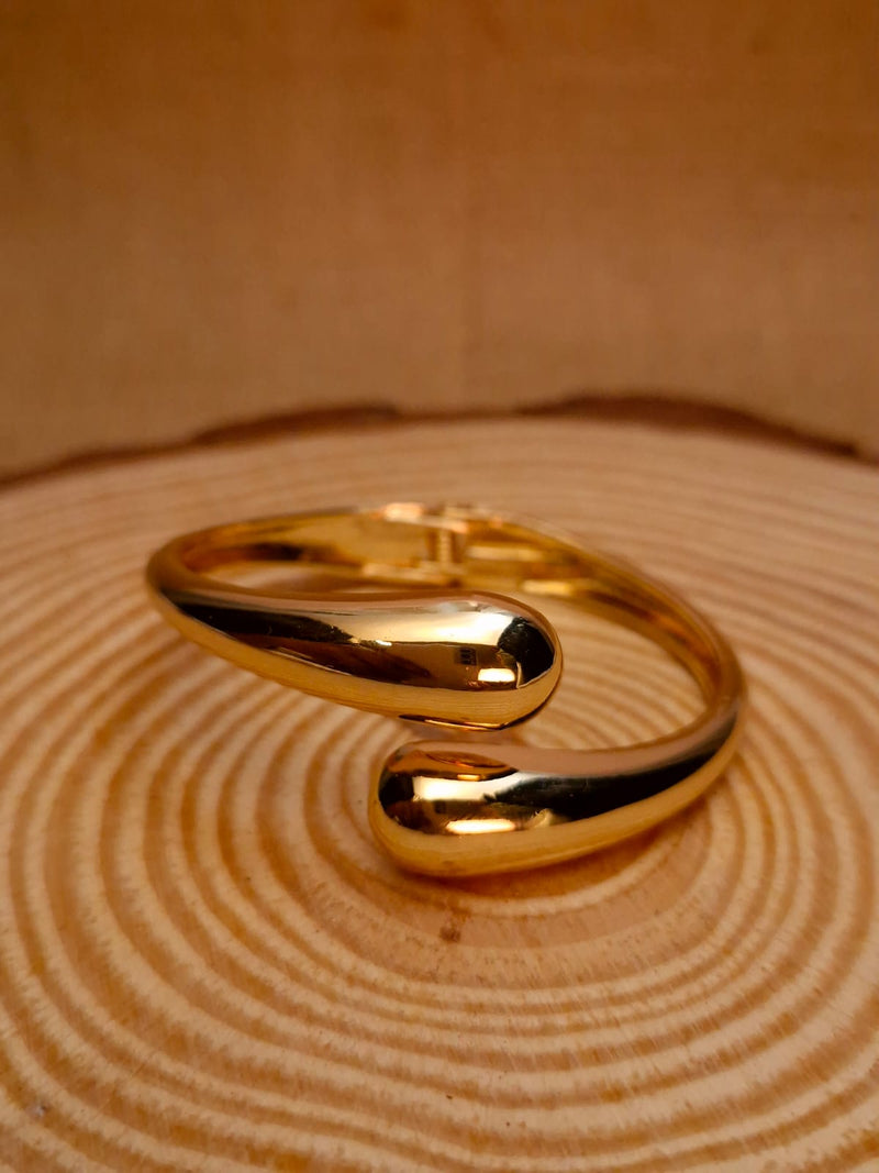 ✨Liquid Gold Drop Bracelet ✨