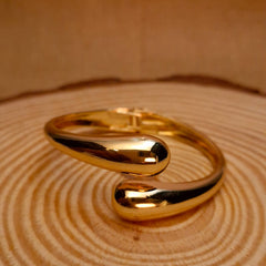 ✨Liquid Gold Drop Bracelet ✨