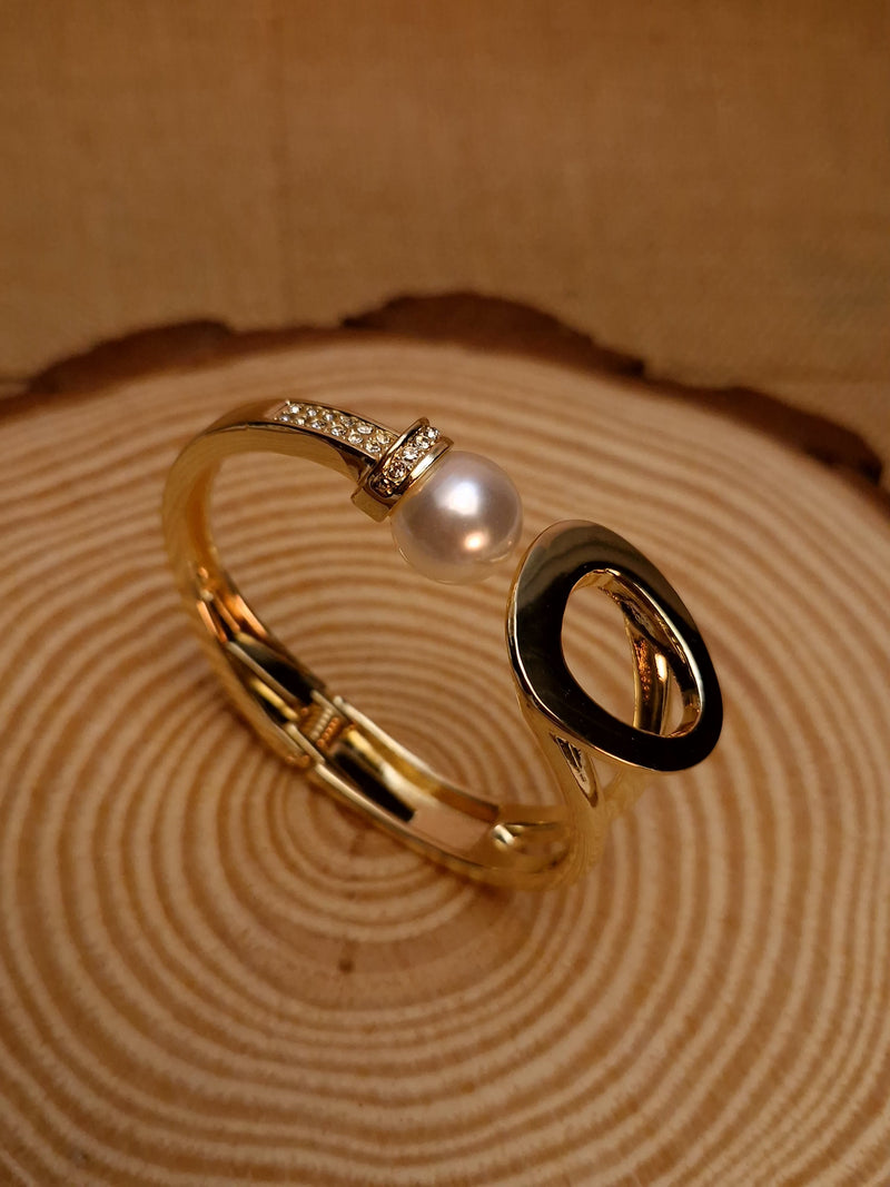 ✨Ellara Luxe Pearl Embrace Bracelet