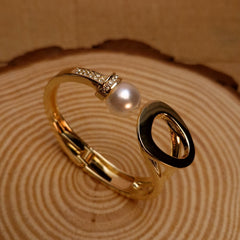 ✨Ellara Luxe Pearl Embrace Bracelet