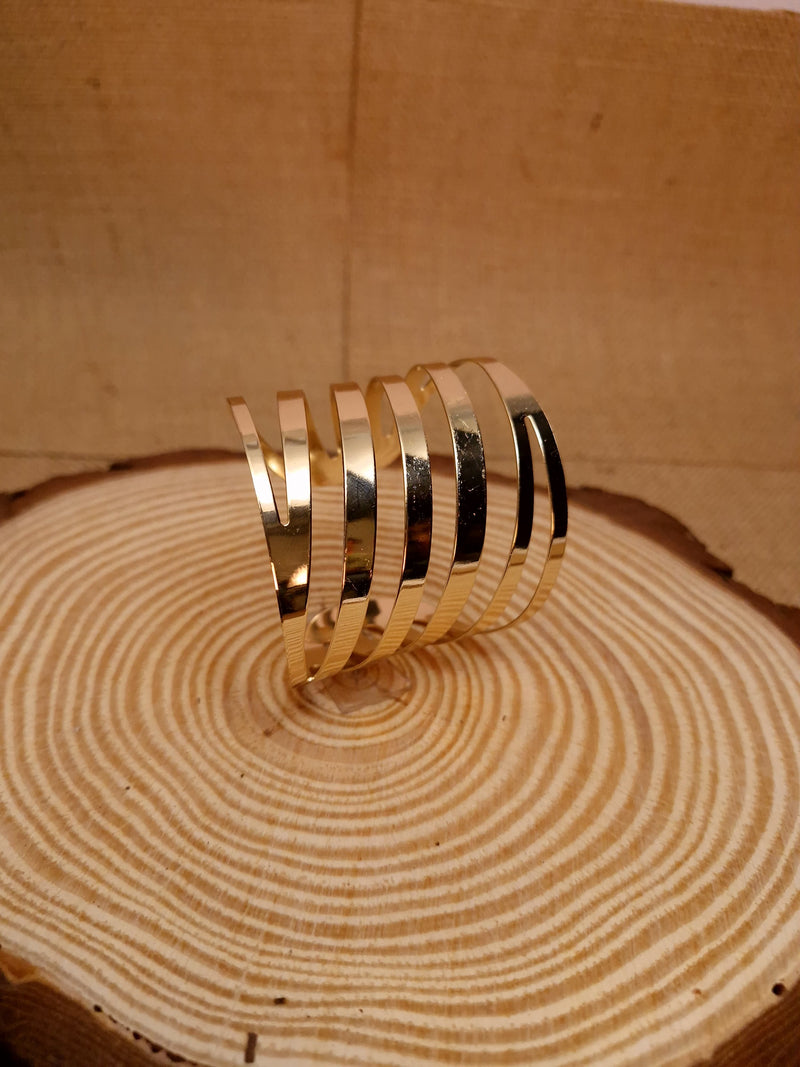 Golden Radiance Spiral Bracelet ✨