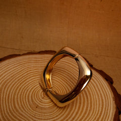 ✨ Ellara “Edge Curve” Bracelet