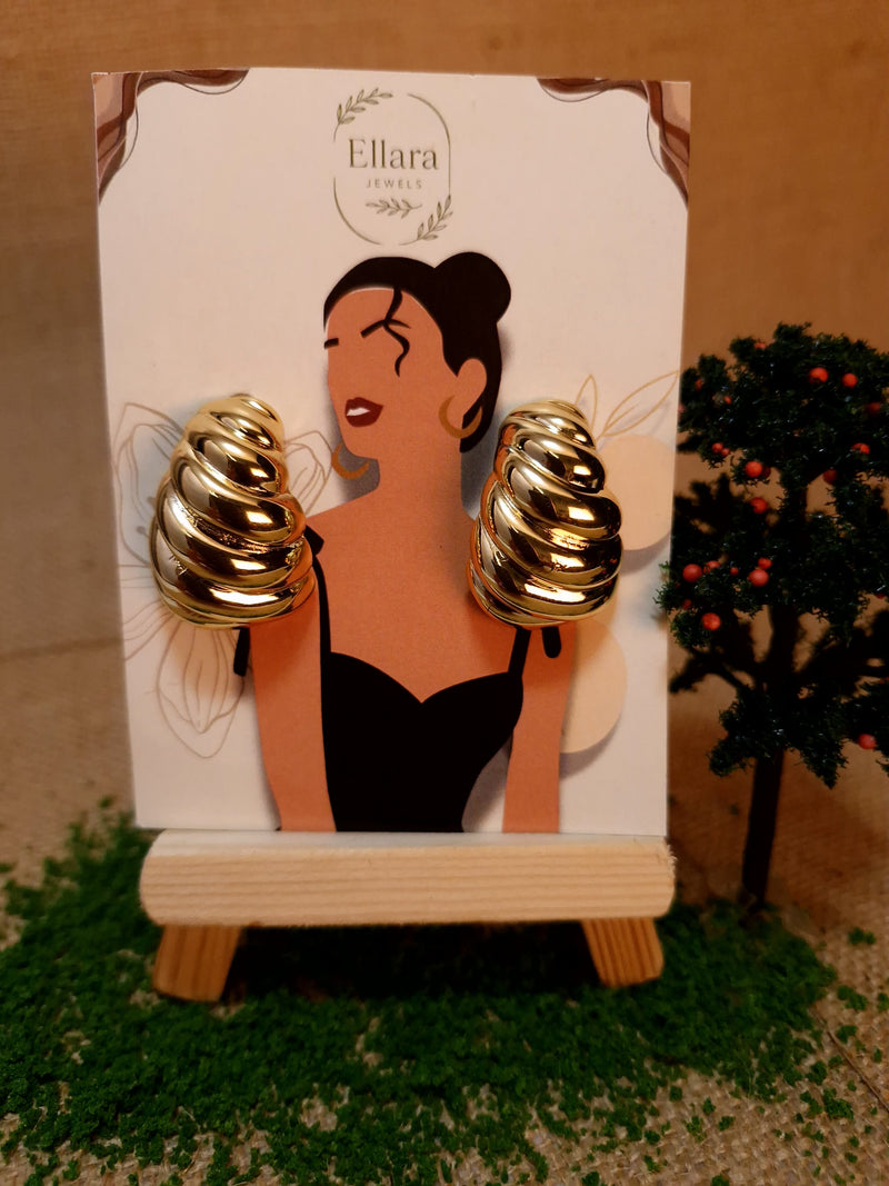 Golden Noir Shell Earrings π€