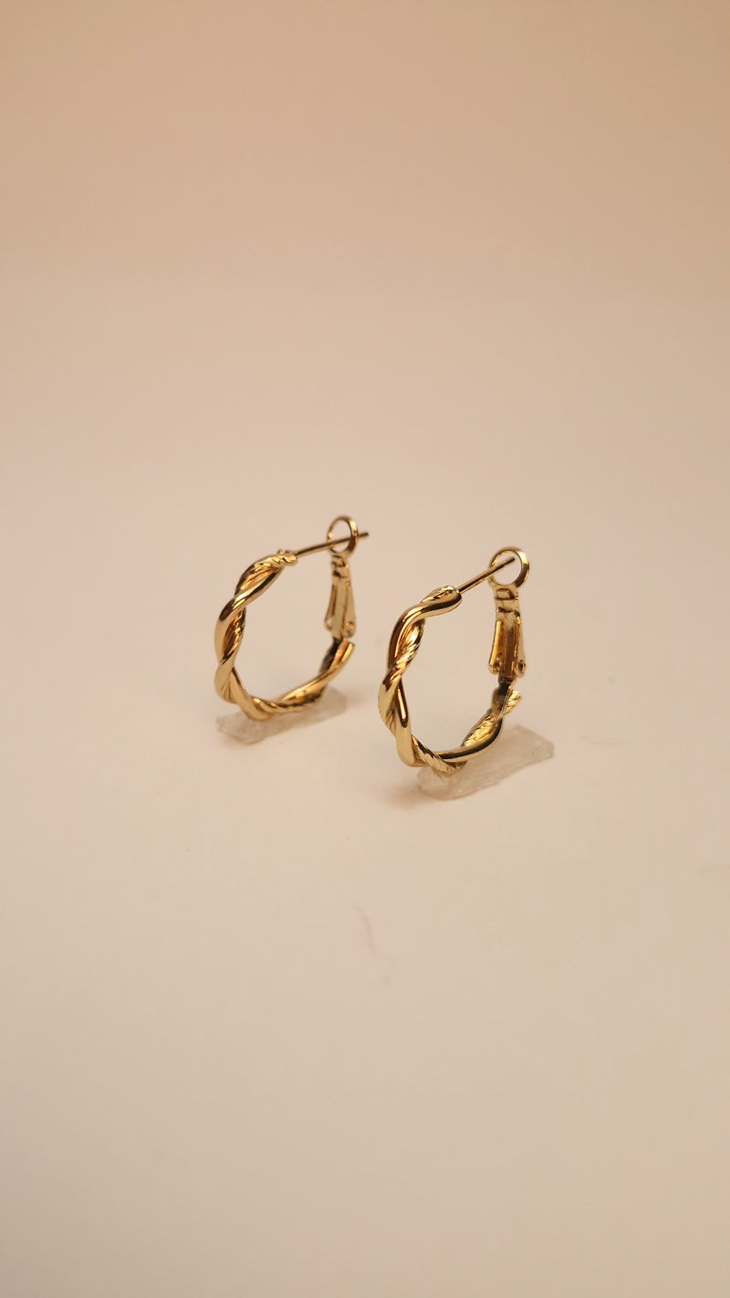 💫 Ellara Twisted Gold Mini Hoops