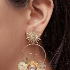🌺 Golden Bloom Floral Earrings