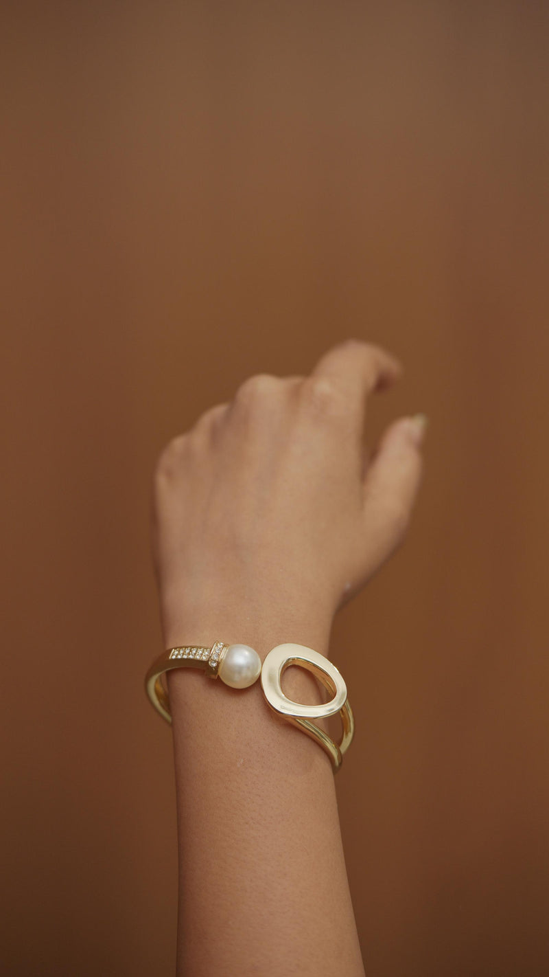✨Ellara Luxe Pearl Embrace Bracelet