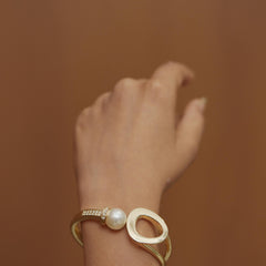 ✨Ellara Luxe Pearl Embrace Bracelet