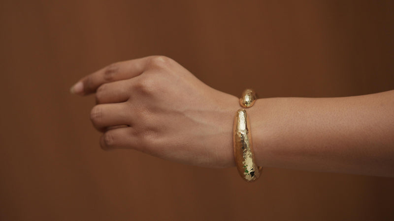 ✨The Aurora Bold Hammered Bracelet ✨