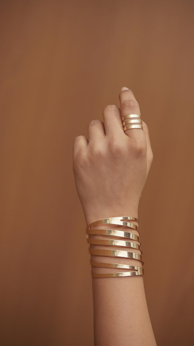 Golden Radiance Spiral Bracelet ✨