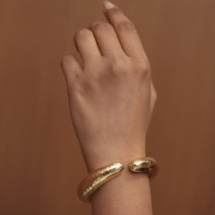 ✨The Aurora Bold Hammered Bracelet ✨