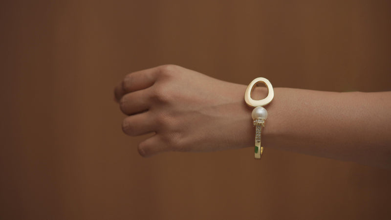 ✨Ellara Luxe Pearl Embrace Bracelet