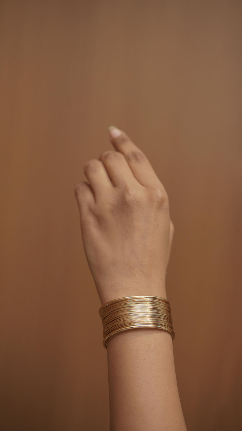 Luxe Harmony Wire Cuff Bracelet ๐