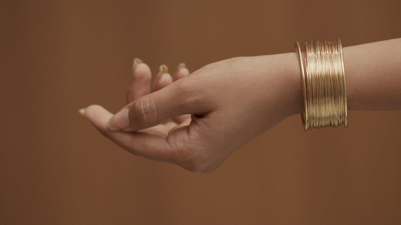 Luxe Harmony Wire Cuff Bracelet ๐