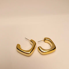 Sculpted Gold Huggies π