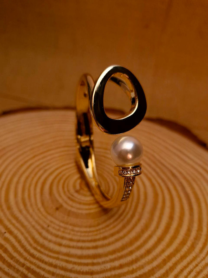 ✨Ellara Luxe Pearl Embrace Bracelet