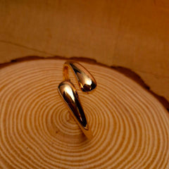 ✨ Ellara Flow Curve Bracelet