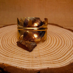 👑 The “Regal Aurelia” Textured Gold Cuff Bracelet ✨