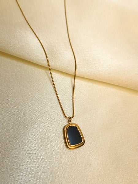 🖤 Classic Black Pendant Necklace