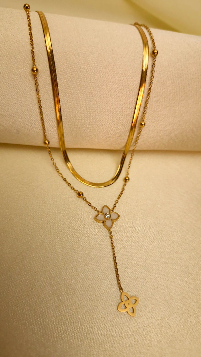 🌸  Dual-Layer Floral Charm Necklace ✨