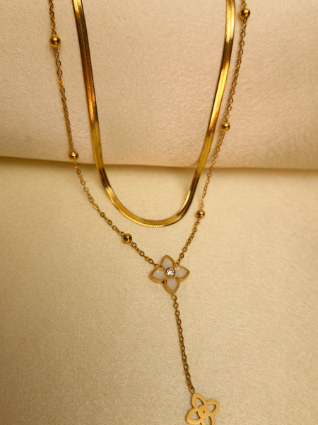 🌸  Dual-Layer Floral Charm Necklace ✨
