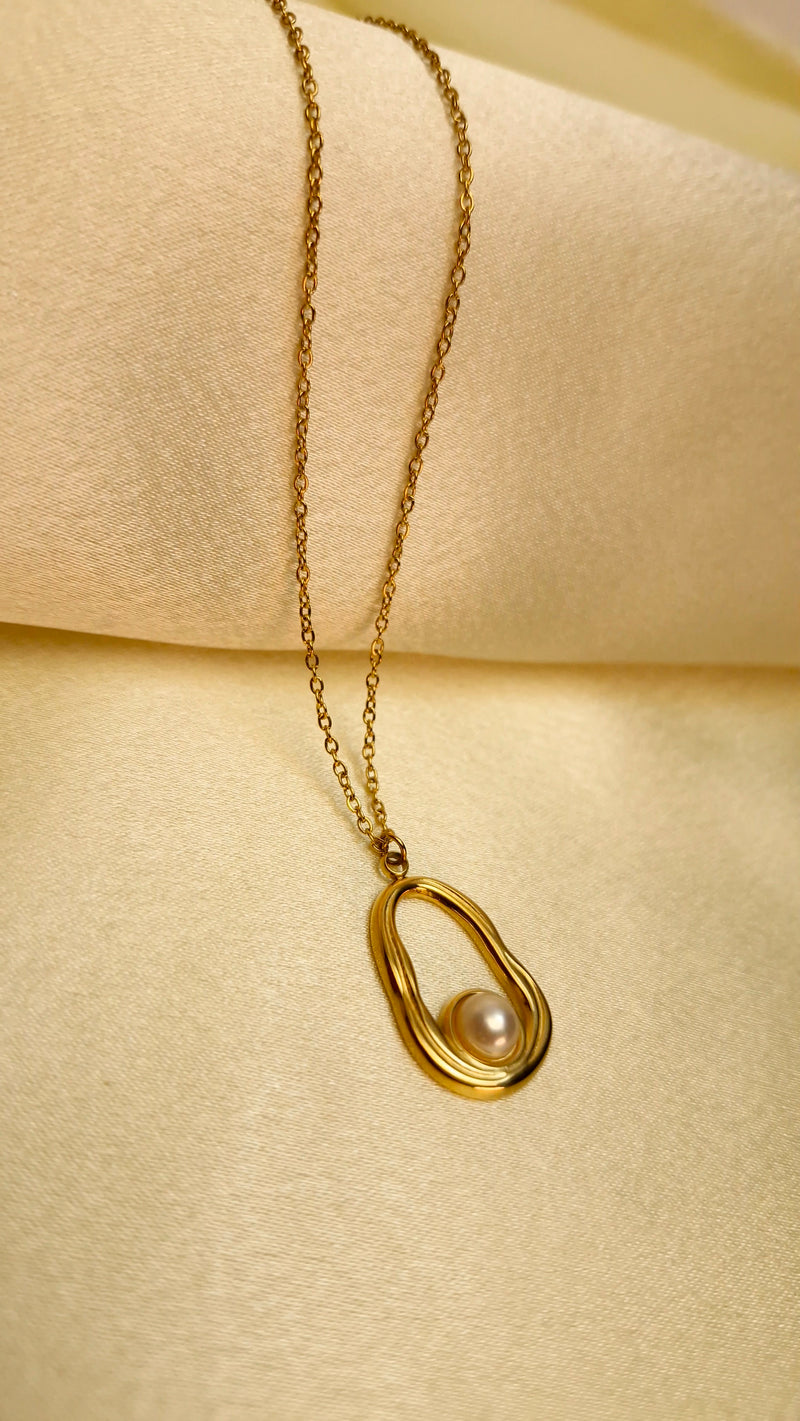 🌊 Ocean Embrace Pearl Necklace